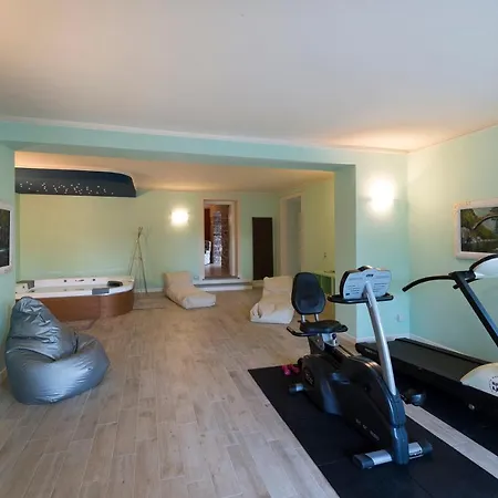 Sleeps 10 Pool Air Con Wifi