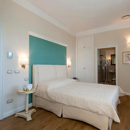 Sleeps 10 Pool Air Con Wifi * Baveno