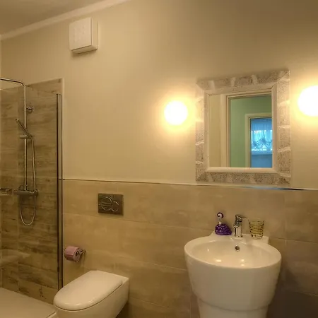 Villa Sleeps 10 Pool Air Con Wifi Baveno