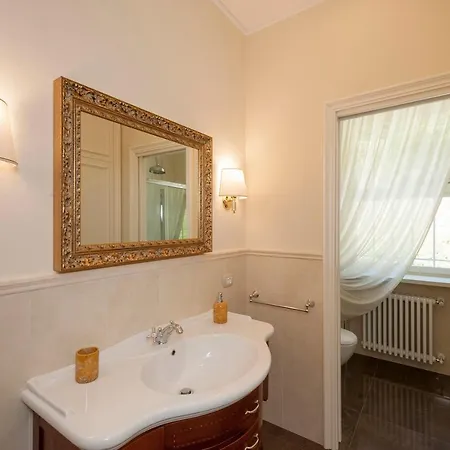 Sleeps 10 Pool Air Con Wifi Baveno