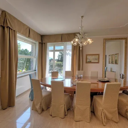 Sleeps 10 Pool Air Con Wifi Villa