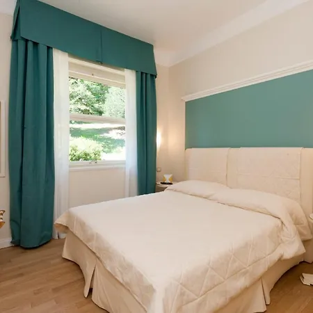 Sleeps 10 Pool Air Con Wifi * Baveno