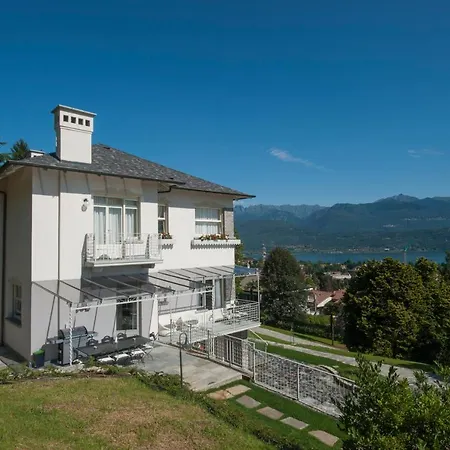 Sleeps 10 Pool Air Con Wifi Baveno